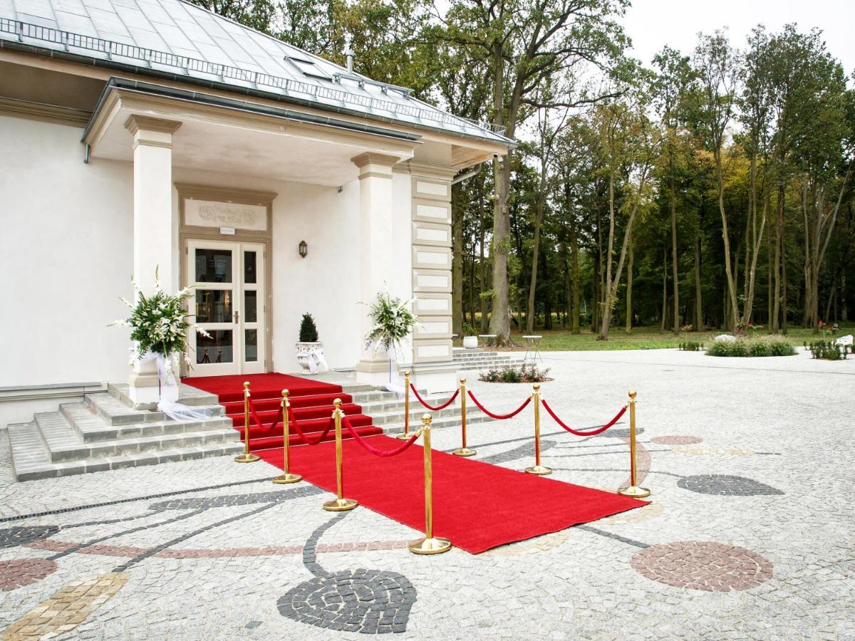 Palac Dabrowka Rawicz Exterior foto